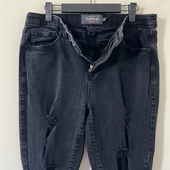 Torrid Black Sky High Skinny Distressed Denim Jeans Size 14 - Picture 4 of 11